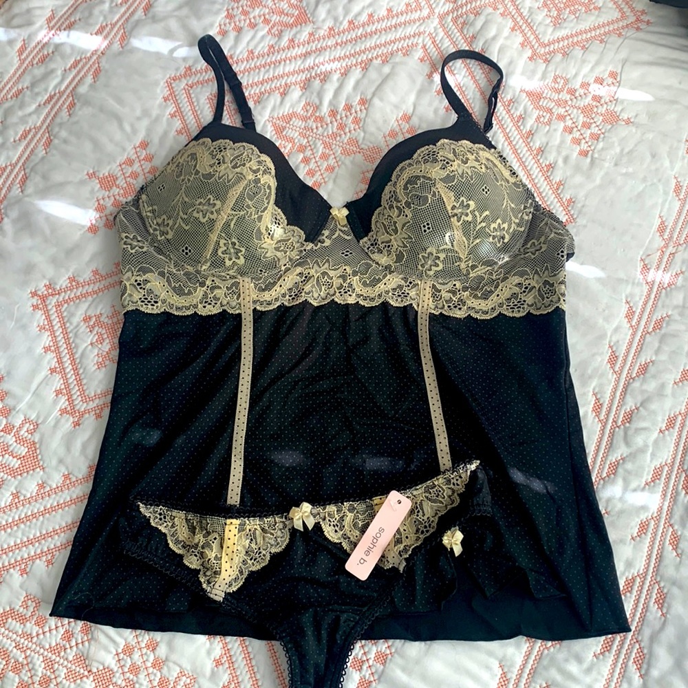 NWT Sophie b lingerie set top is Size L panties size 5